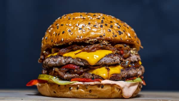 تصویر 2 از همبرگر رستورانی انتخابی دقیق و مطمئن